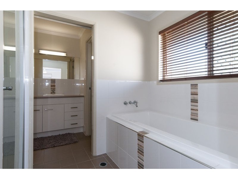 8 Tilbury Court, Yamanto QLD 4305