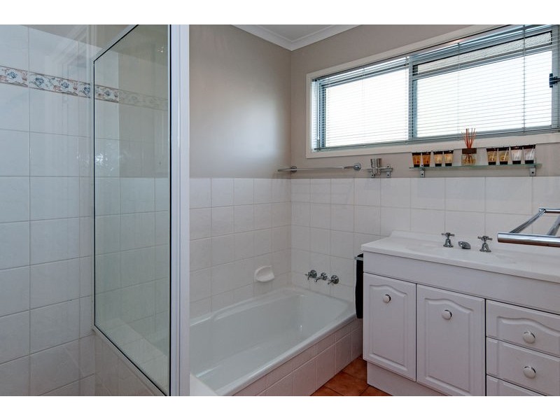 3 Rumsey Drive, Raceview QLD 4305