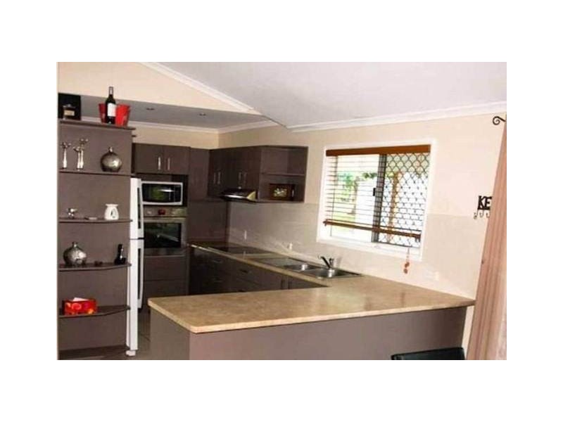 24 Phyllis Street, Eastern Heights QLD 4305