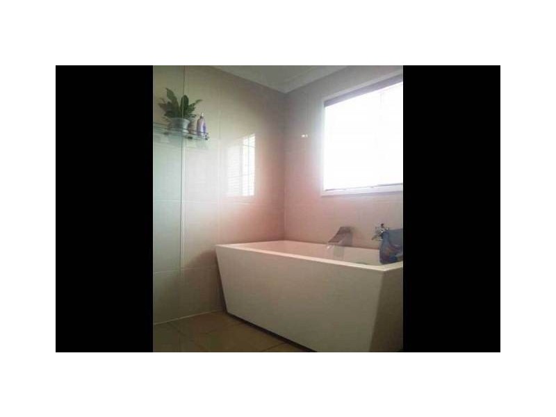 24 Phyllis Street, Eastern Heights QLD 4305