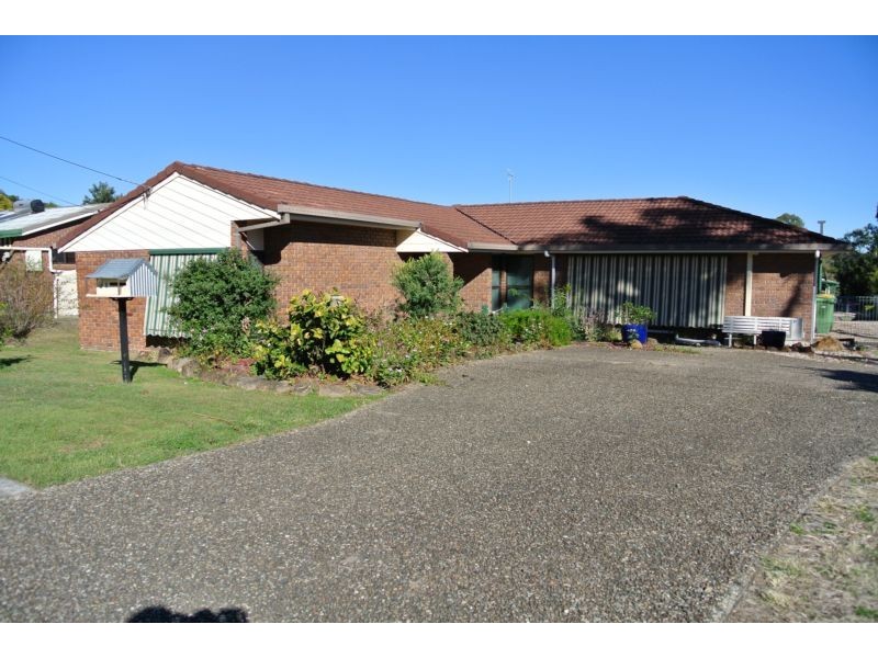8 Farrell Drive, Walloon QLD 4306