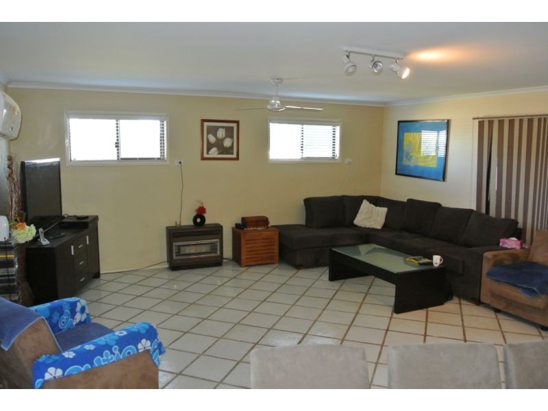8 Farrell Drive, Walloon QLD 4306
