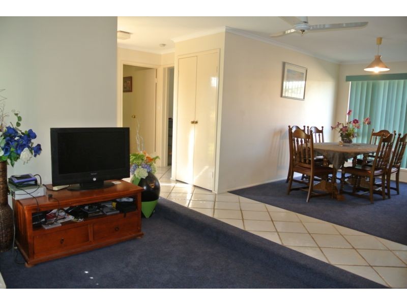 8 Farrell Drive, Walloon QLD 4306