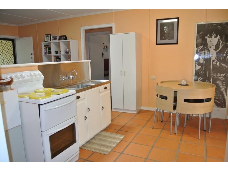 217 Blackstone Road, Silkstone QLD 4304