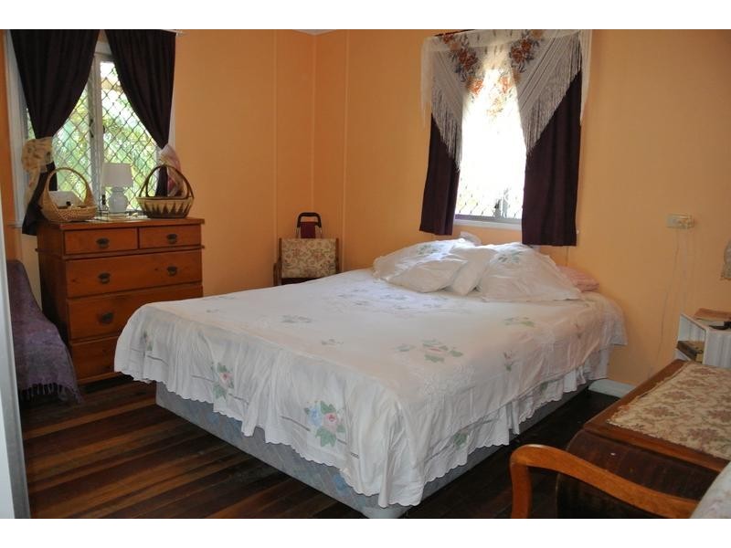 217 Blackstone Road, Silkstone QLD 4304