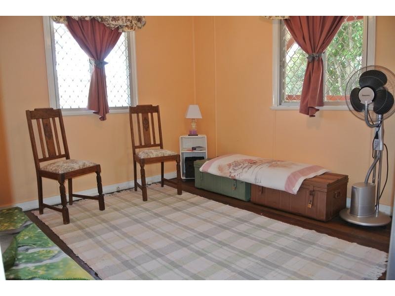 217 Blackstone Road, Silkstone QLD 4304