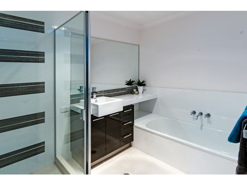 1 & 2/20 Deebing Creek Road, Yamanto QLD 4305