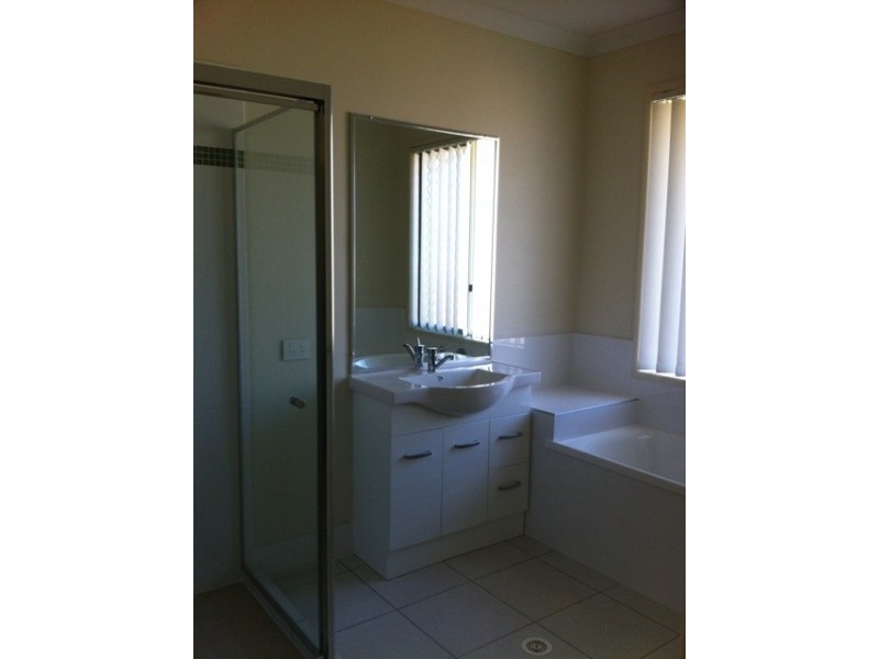 12 Iris Court, Yamanto QLD 4305