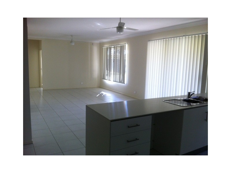 12 Iris Court, Yamanto QLD 4305