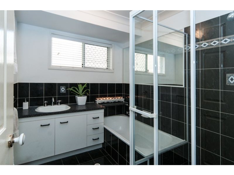 5 Sheppey Place, Yamanto QLD 4305