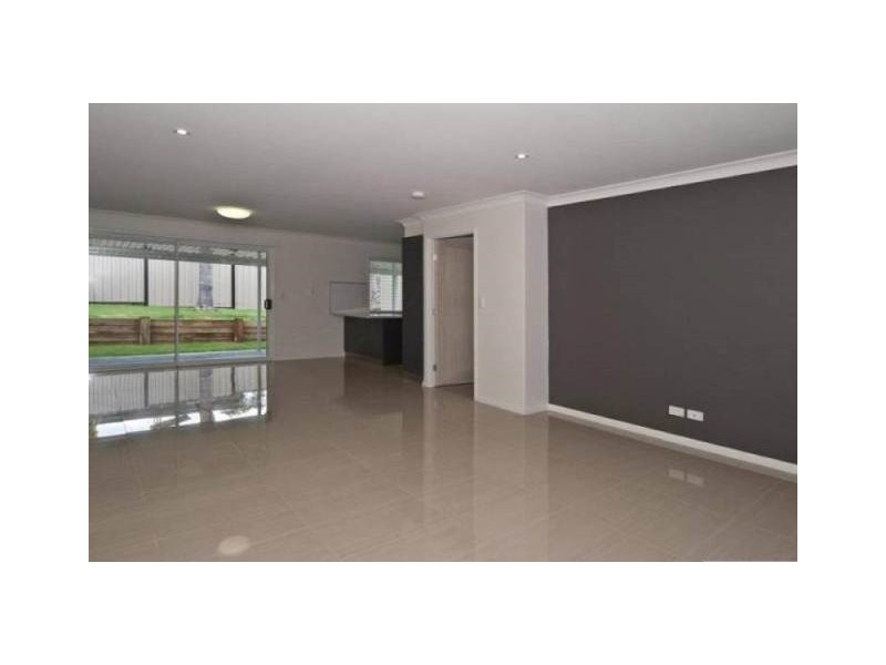 1/27A Ash Street, Yamanto QLD 4305