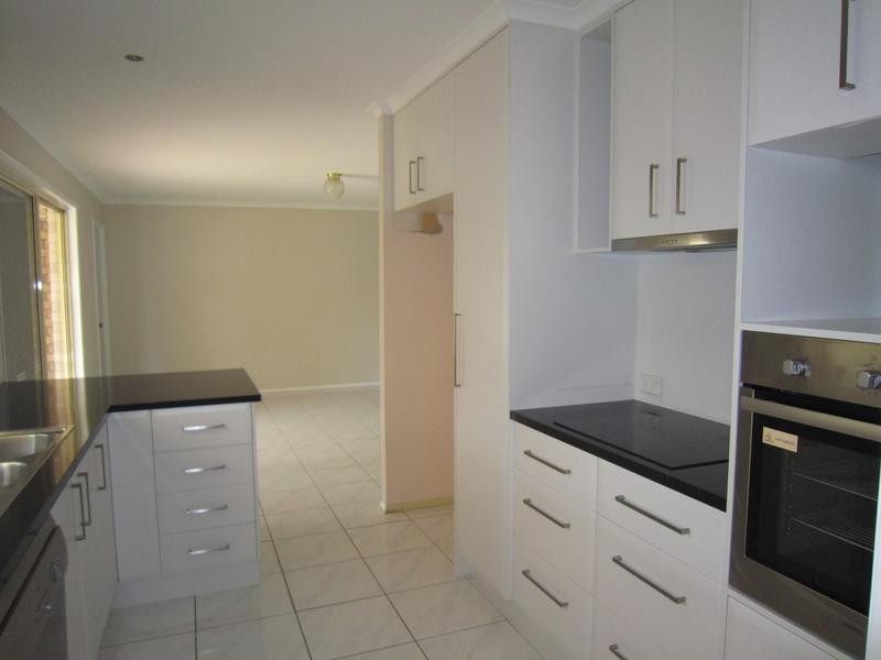 114 Equestrian Drive, Yamanto QLD 4305