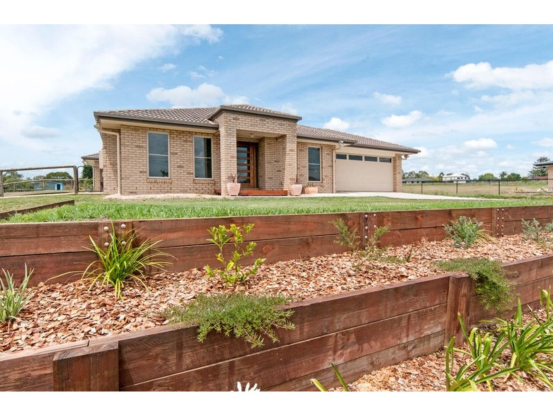 31 Peak Court, Peak Crossing QLD 4306