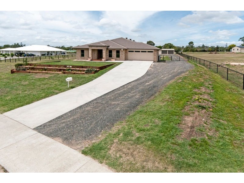 31 Peak Court, Peak Crossing QLD 4306