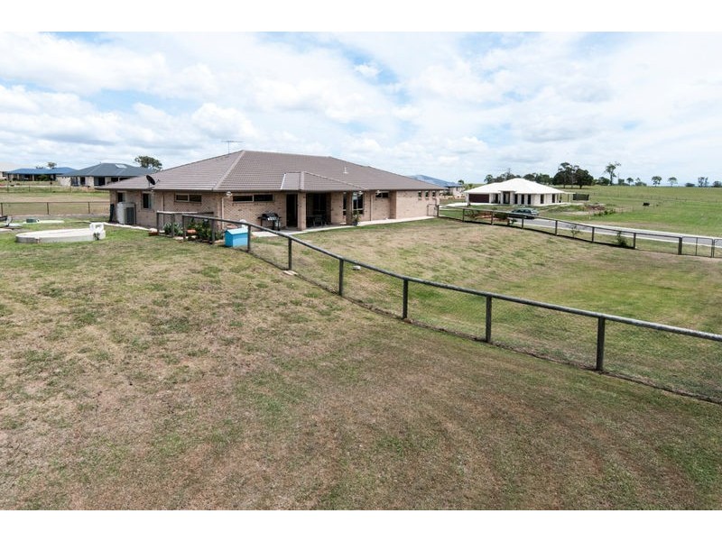 31 Peak Court, Peak Crossing QLD 4306