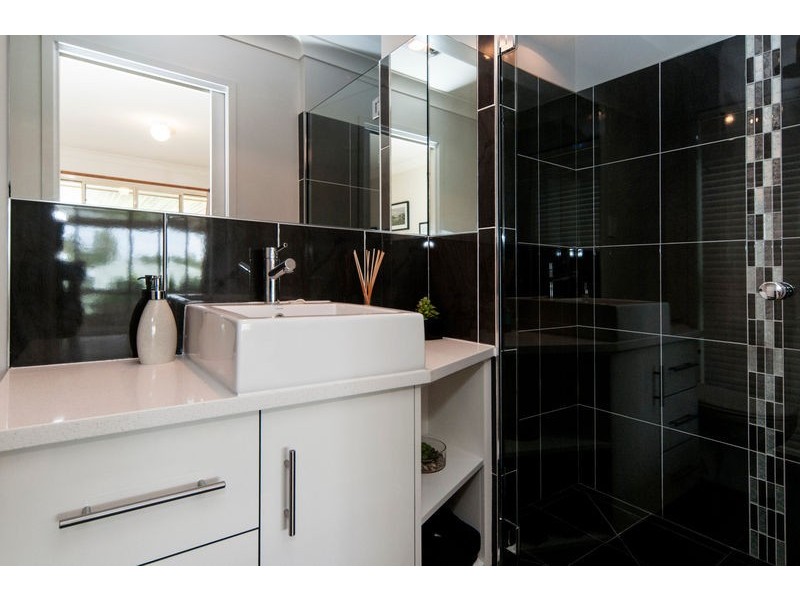 10 Willowtree Drive, Flinders View QLD 4305