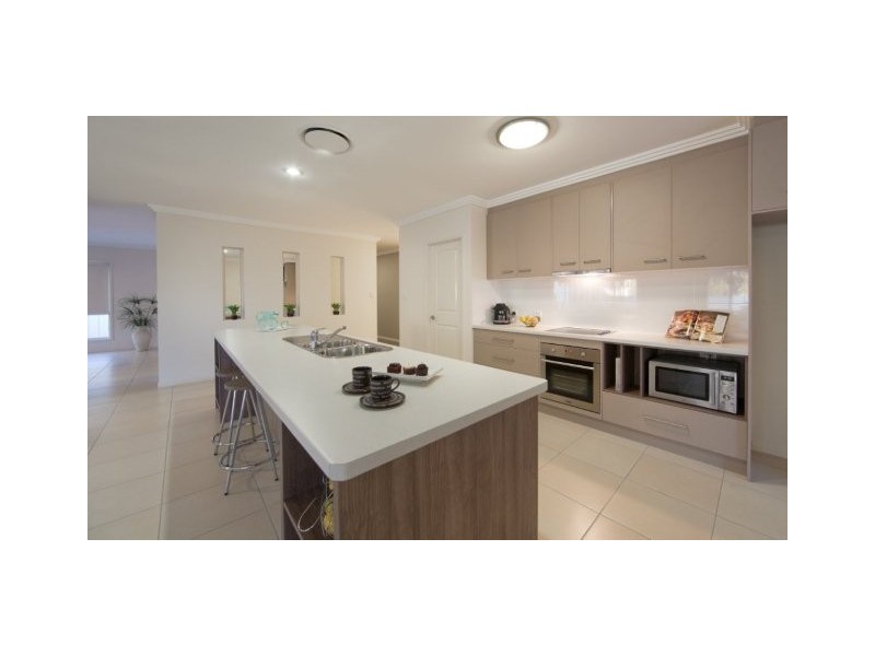 15 Lakeview Drive, Deebing Heights QLD 4306