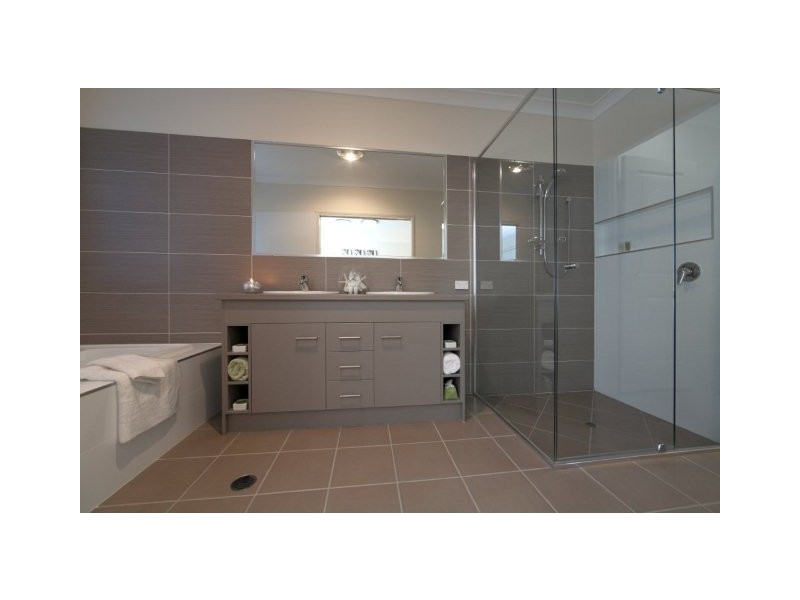 15 Lakeview Drive, Deebing Heights QLD 4306