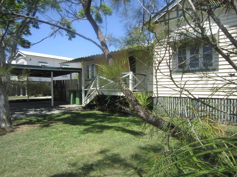 16 Russell Street, Silkstone QLD 4304