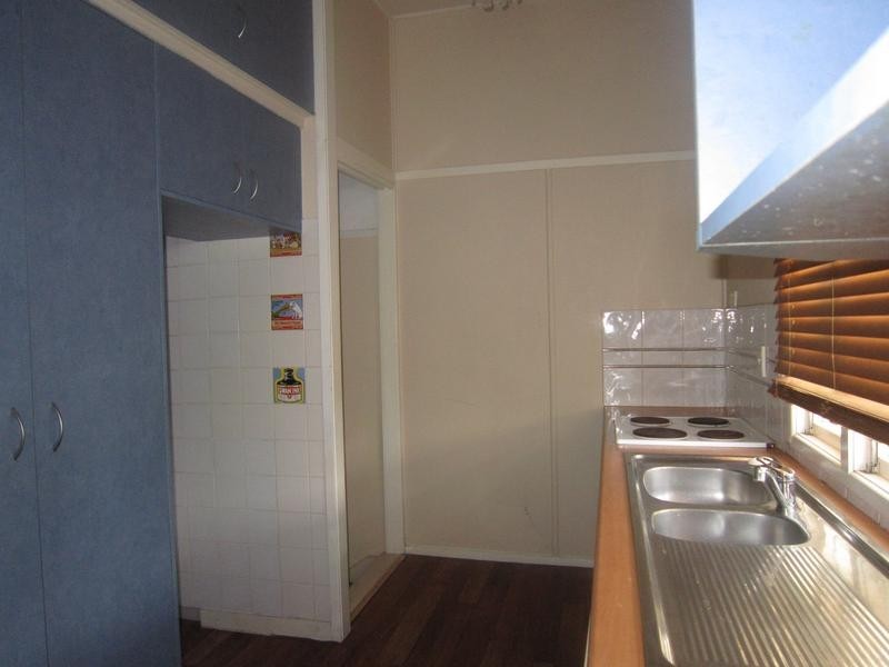 16 Russell Street, Silkstone QLD 4304