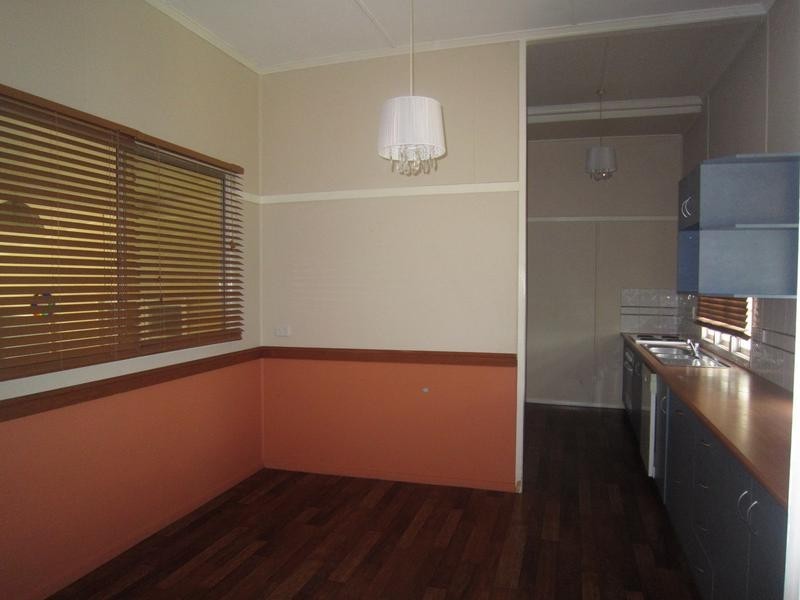 16 Russell Street, Silkstone QLD 4304
