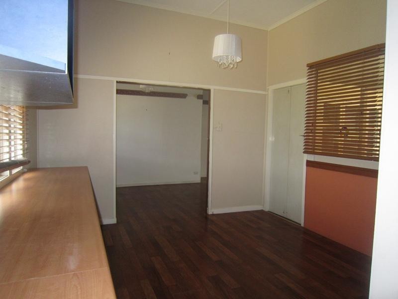 16 Russell Street, Silkstone QLD 4304