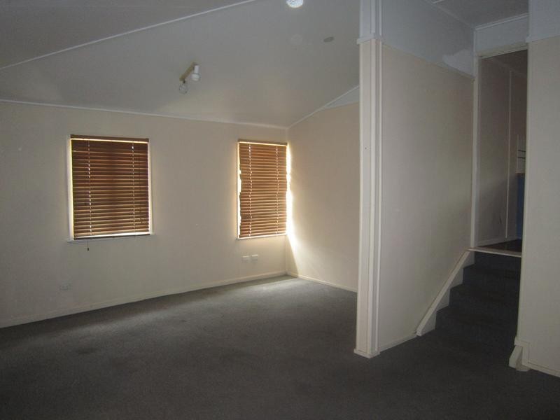 16 Russell Street, Silkstone QLD 4304