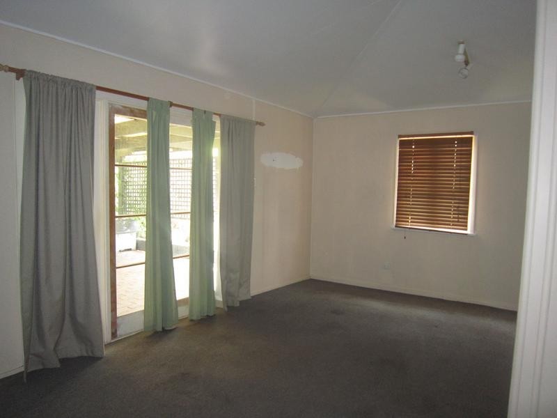 16 Russell Street, Silkstone QLD 4304