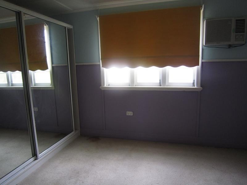 16 Russell Street, Silkstone QLD 4304