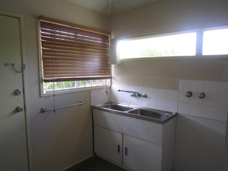16 Russell Street, Silkstone QLD 4304