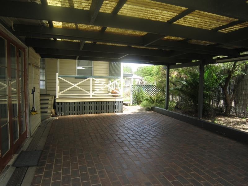16 Russell Street, Silkstone QLD 4304