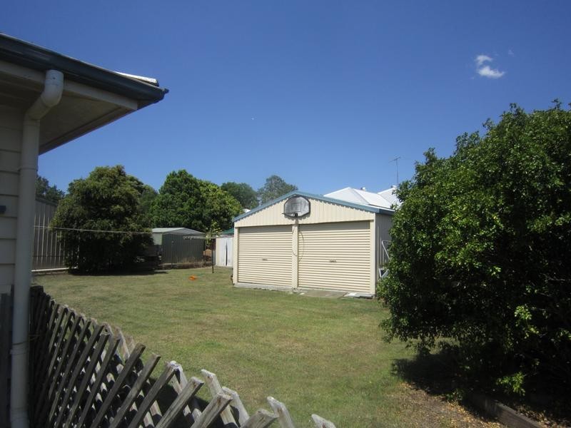 16 Russell Street, Silkstone QLD 4304
