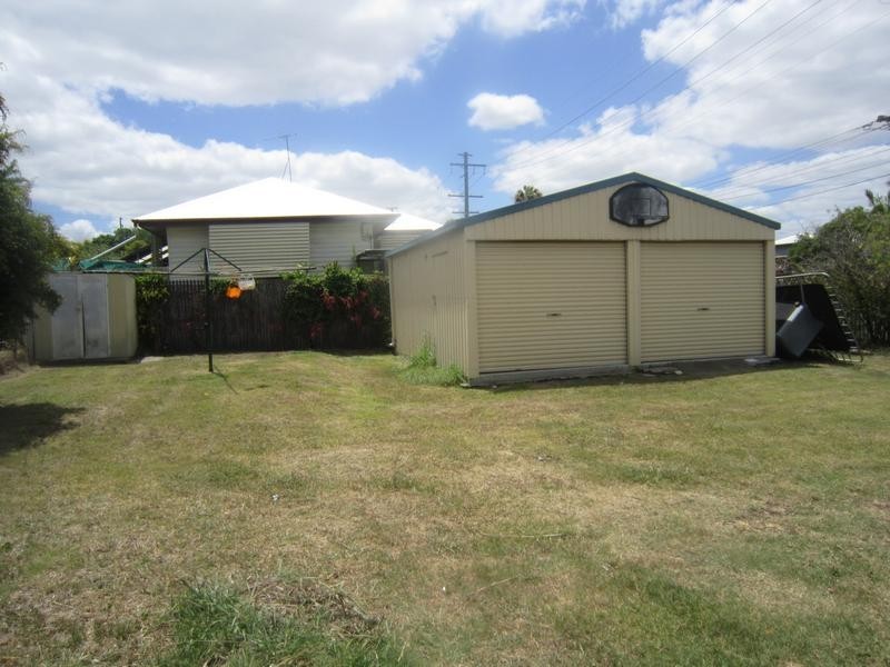 16 Russell Street, Silkstone QLD 4304