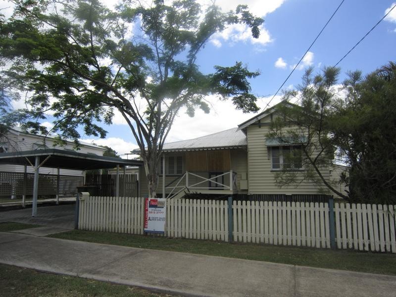 16 Russell Street, Silkstone QLD 4304