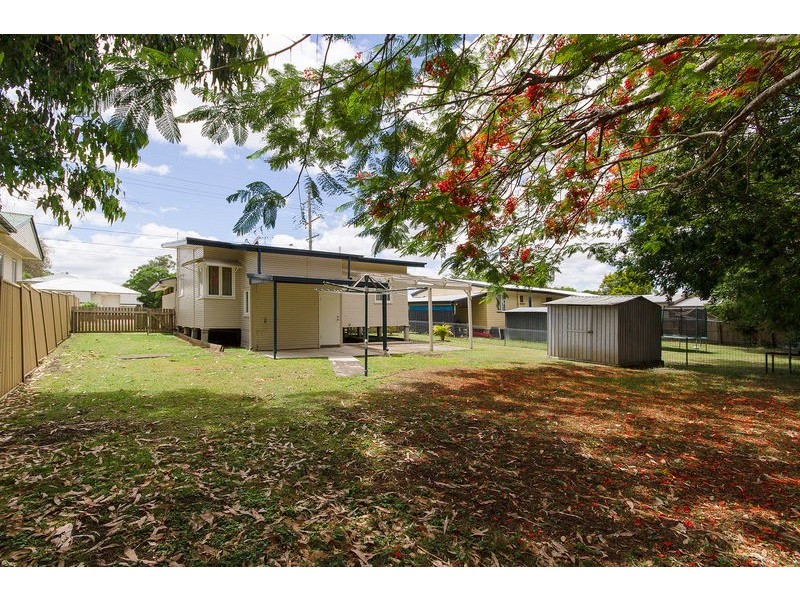 165 South Station Road, Silkstone QLD 4304