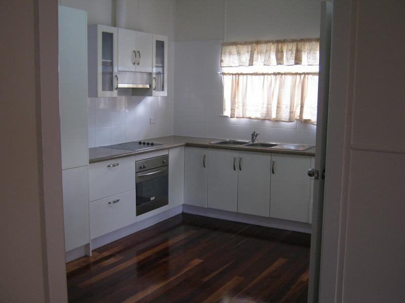 165 South Station Road, Silkstone QLD 4304