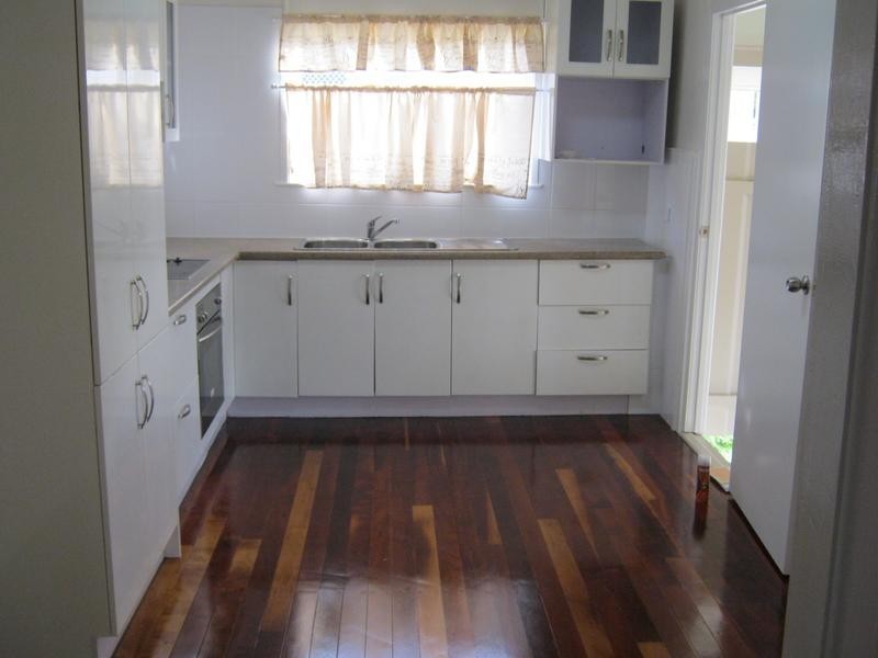 165 South Station Road, Silkstone QLD 4304