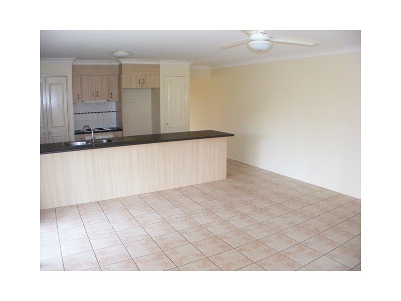 2 Flametree Close, Flinders View QLD 4305