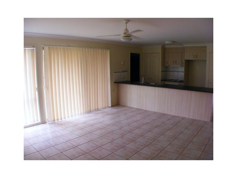 2 Flametree Close, Flinders View QLD 4305