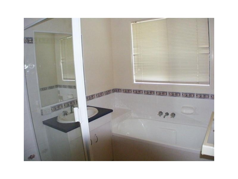 2 Flametree Close, Flinders View QLD 4305