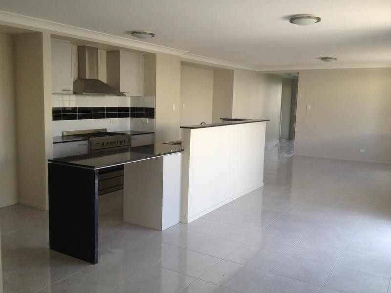 28 Currawong Street, Deebing Heights QLD 4306