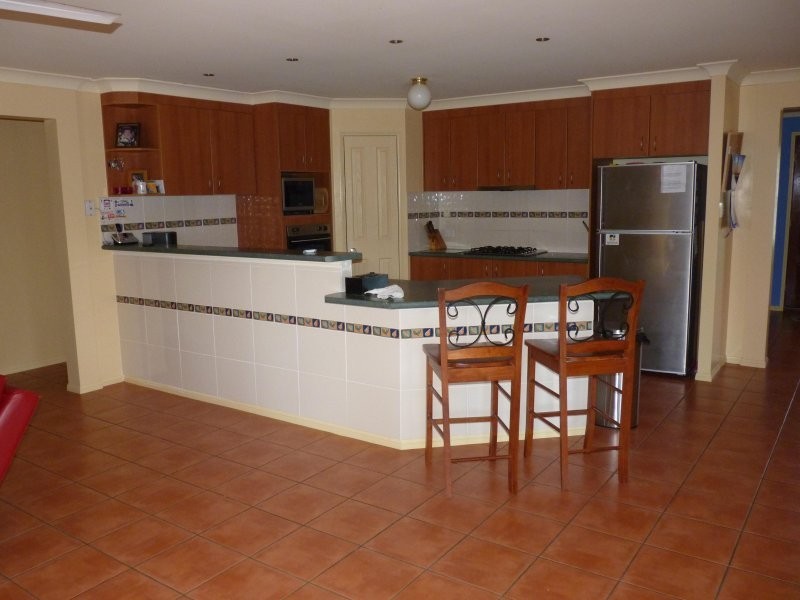 16 Chestnut Drive, Flinders View QLD 4305