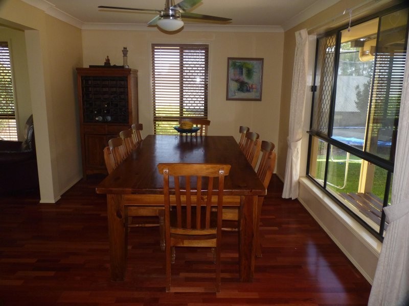 16 Chestnut Drive, Flinders View QLD 4305