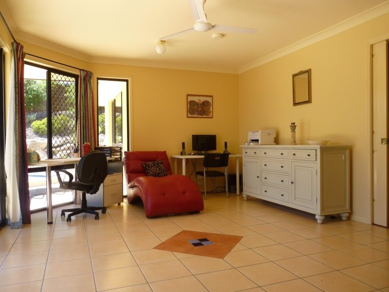 16 Chestnut Drive, Flinders View QLD 4305