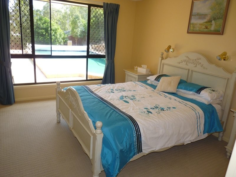 16 Chestnut Drive, Flinders View QLD 4305