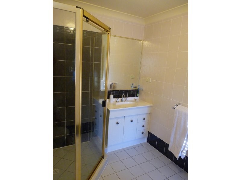 16 Chestnut Drive, Flinders View QLD 4305