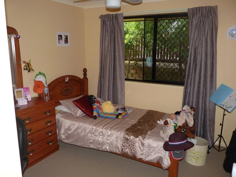 16 Chestnut Drive, Flinders View QLD 4305