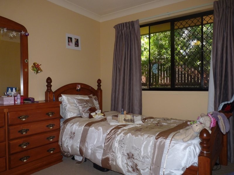 16 Chestnut Drive, Flinders View QLD 4305