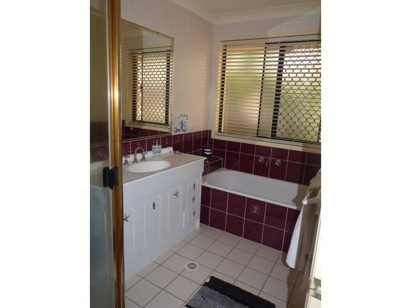 16 Chestnut Drive, Flinders View QLD 4305