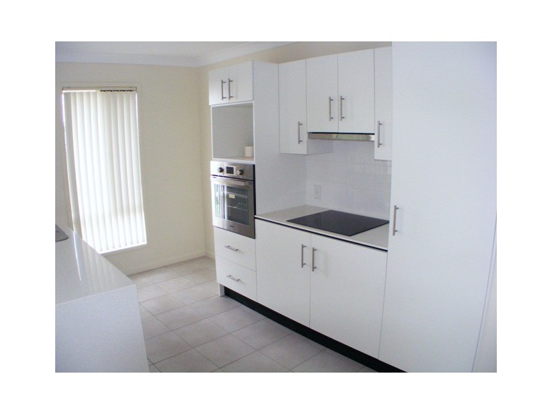 8 Figtree Court, Yamanto QLD 4305